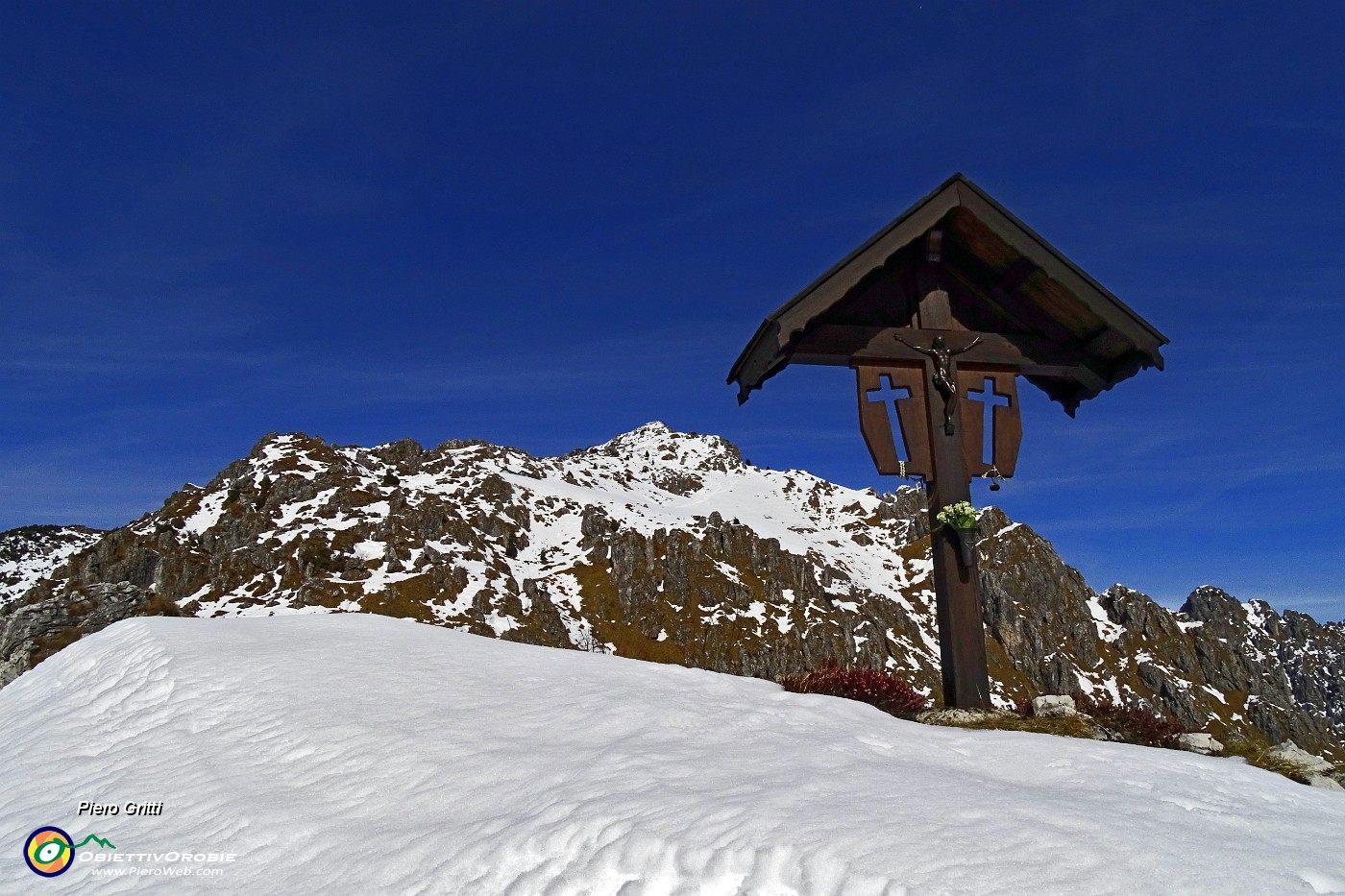 27 Al Passo di Grialeggio con vista in Venturosa.JPG -                                